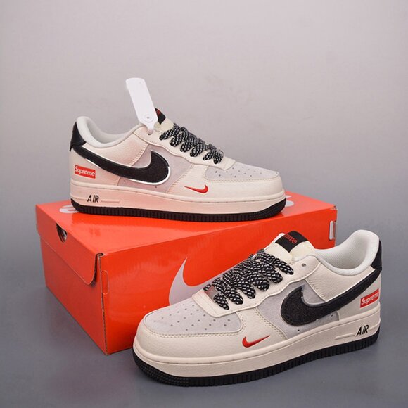 Nike Air Force 1 Low Supreme Black